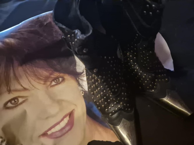 Zalatnay Sarolta fellépő csizmája - aukció